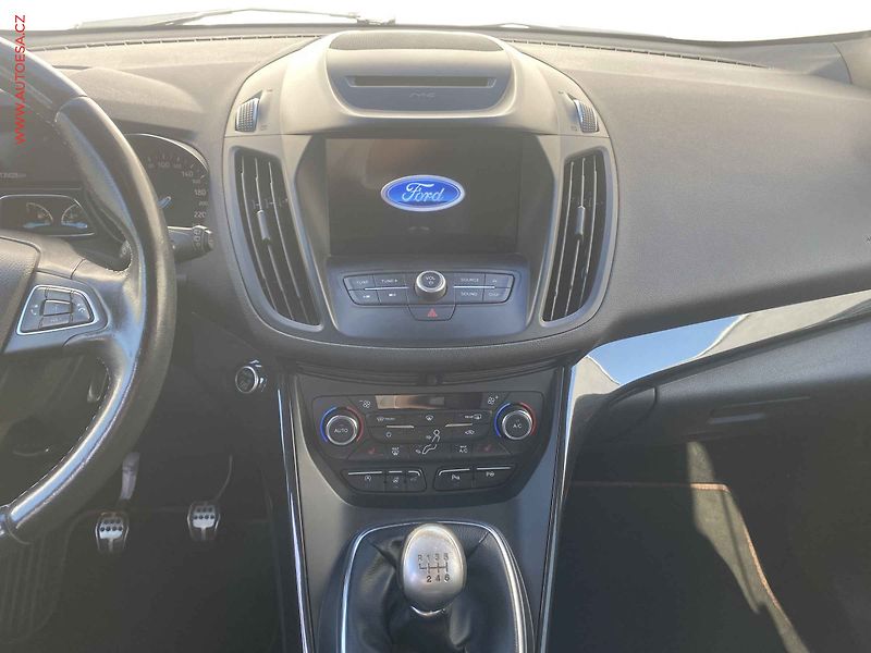 Ford Kuga (2017) 2.0 TDCi, ST-Line, TZ, panor - fotka 12 z 18