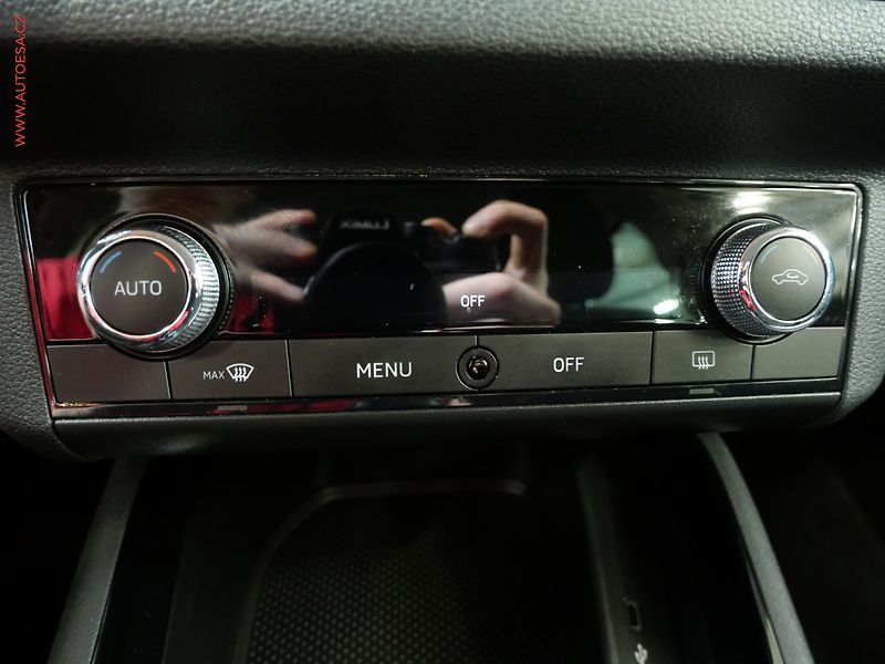 Škoda Kamiq (2021) 1.0 TSi, Ambition Plus, navi - fotka 21 z 23