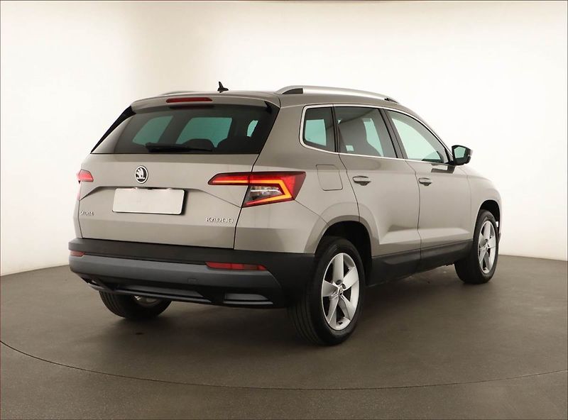 Škoda Karoq (2018) Style 1.5 TSI - fotka 5 z 17