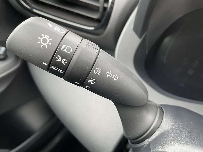 Toyota Yaris 1.5 Hybrid ODBĚR IHNED - fotka 25 z 27