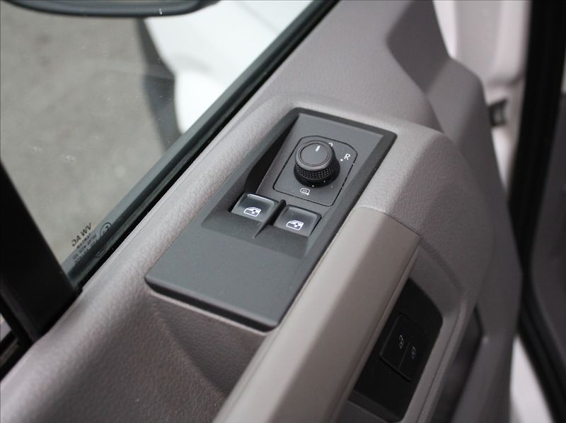 Volkswagen Crafter 2,0 TDi 35 DR 1.maj.Akční CENA - fotka 14 z 19