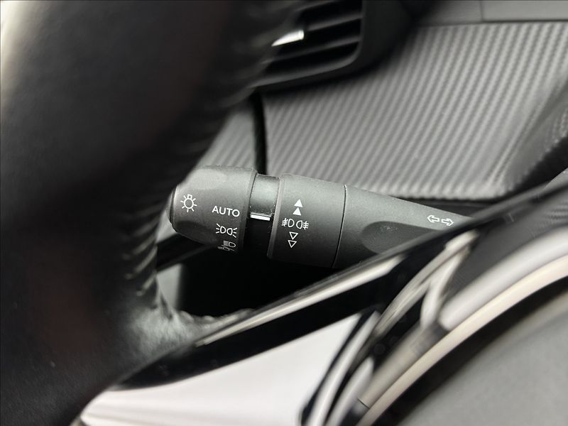 Peugeot 2008 1,5 HDi ACTIVE LED SENZORY ČR - fotka 11 z 39