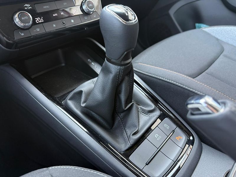 Škoda Kamiq Selection 1.0 TSI 85kw - fotka 19 z 25