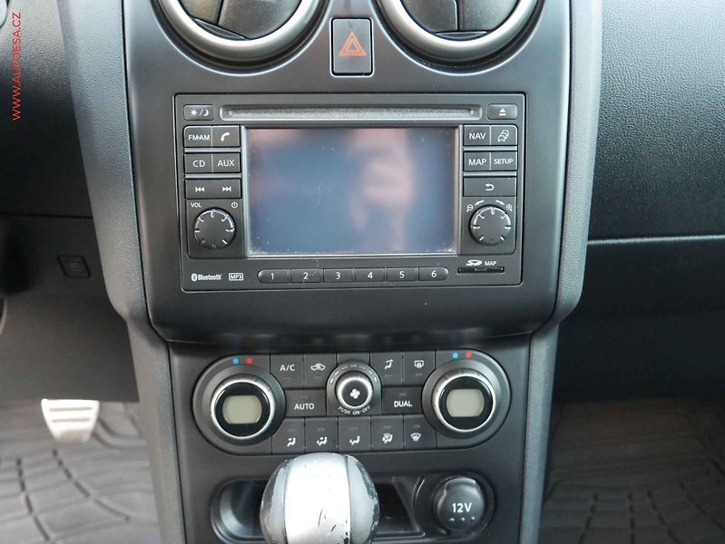 Nissan Qashqai (2011) 1.6i, AC, tempomat - fotka 11 z 21