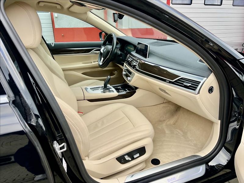 BMW Řada 7 3,0 730d xDrive záruka 2027 - fotka 21 z 61