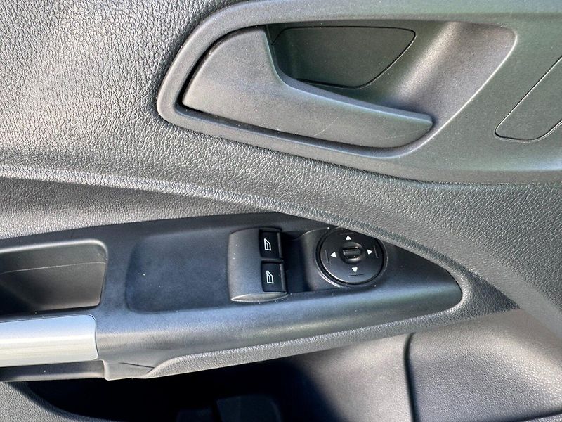 Mazda 6 (2014) Sport Combi 2.0i Attraction - fotka 25 z 36