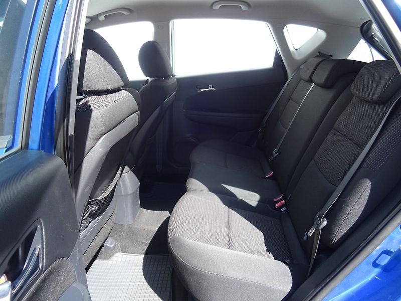 Hyundai i30 (2009) 1.4i,80kW,NovéČR,klima - fotka 16 z 21