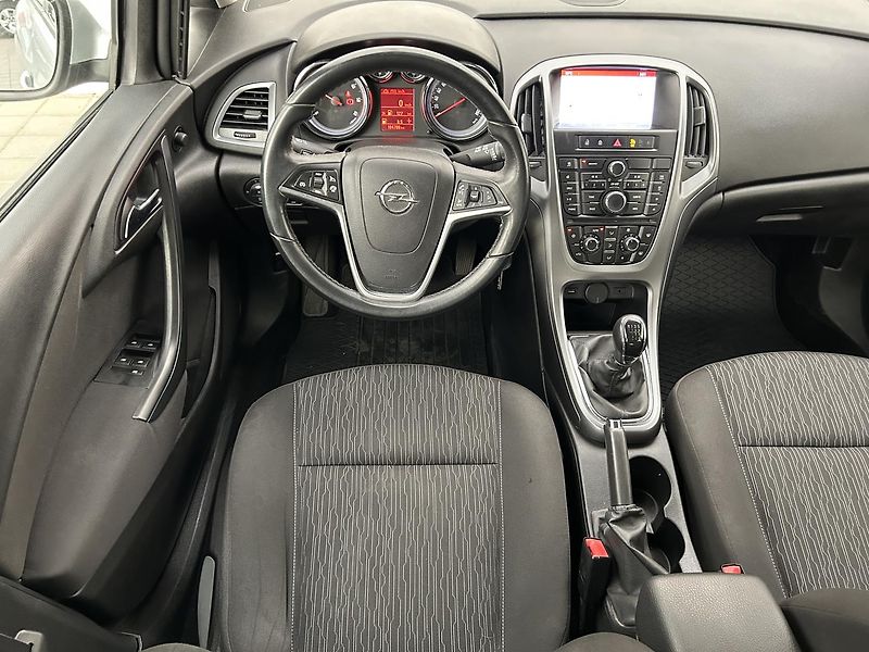 Opel Astra 1.6 CDTi Enjoy - fotka 14 z 24