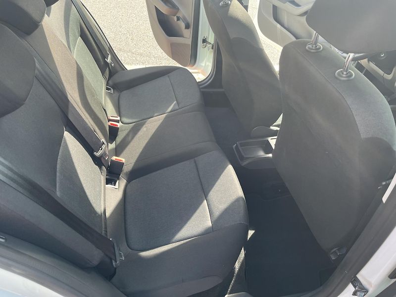 Škoda Fabia 1.4 TDI Red & Grey 1.Majitel - fotka 14 z 28