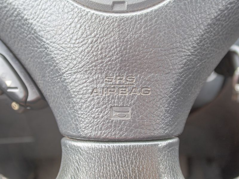 Toyota Corolla (2003) ČR 1.6i 16V 81KW – 2x PNEU - fotka 25 z 36