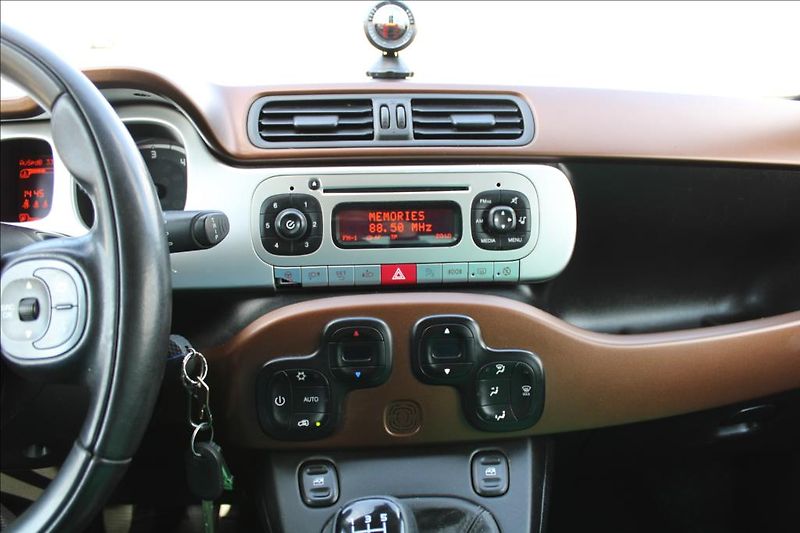 Fiat Panda 1,3 D  CROSS, VELKÝ SERVIS - fotka 16 z 24