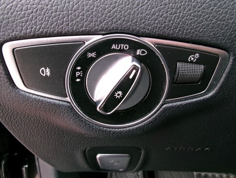 Mercedes-Benz Třídy E (2019) E 400D 4MATIC ALLTERRAIN - fotka 39 z 53