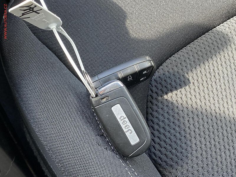 Jeep Renegade (2019) 1.0T-GDi, Limited, LED - fotka 18 z 18