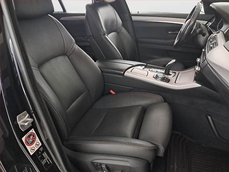 BMW Řada 5 (2017) M Sport 530d xDrive, 4X4 - fotka 9 z 20