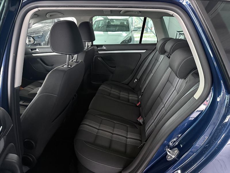 Volkswagen Golf 1,2   TSI 77kW,MATCH,SERVISKA - fotka 19 z 21