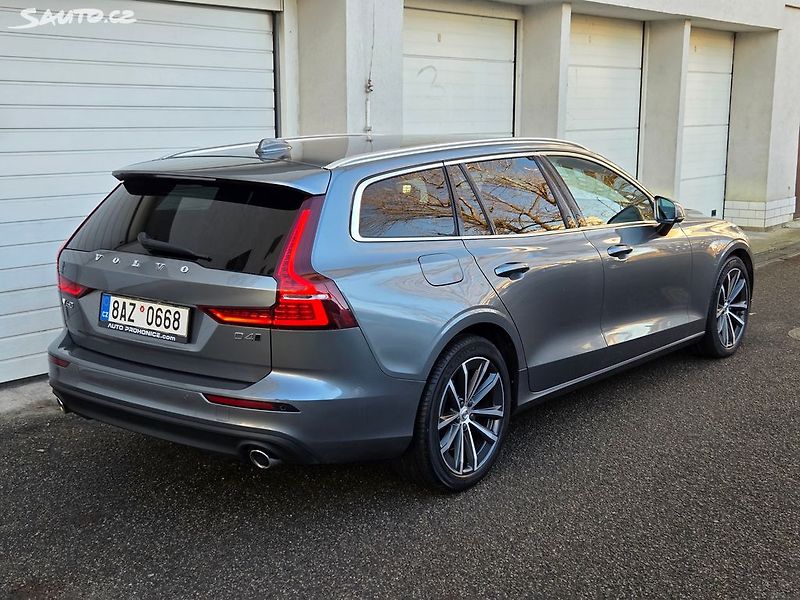 Volvo V60 (2020) 2.0 D4 AWD 4x4 Automat - fotka 8 z 37