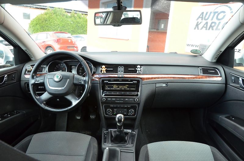 Škoda Superb (2011) 2.0 TDi 103kW AMBITION - fotka 14 z 31