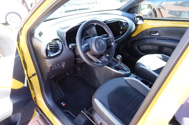 Toyota Aygo 1,5 HEV GR SPORT - fotka 11 z 33