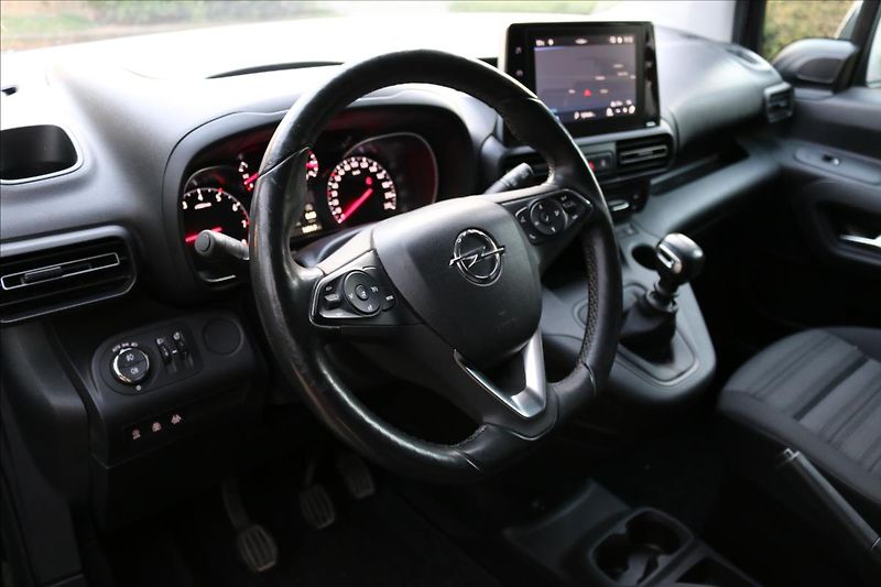 Opel Combo 1,2 LIFE,81KW,87000 Km - fotka 13 z 47