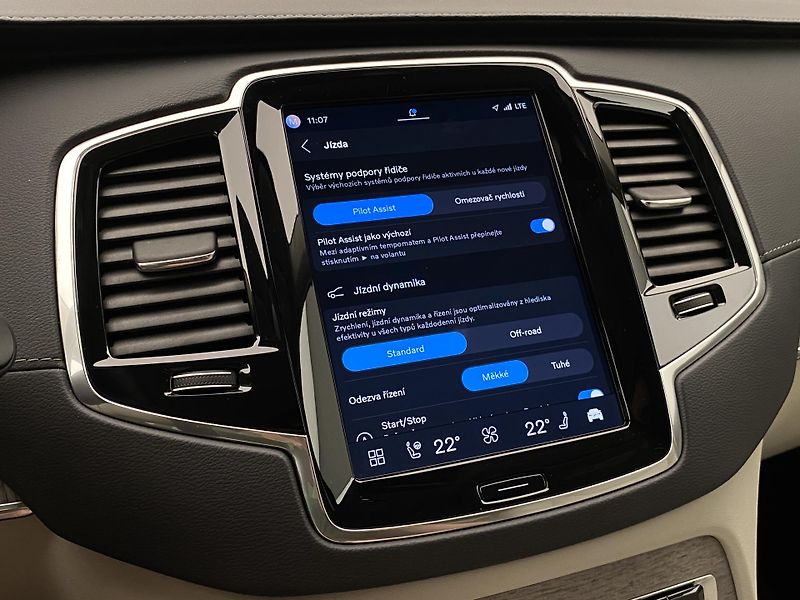 Volvo XC90 B5 AWD PLUS BRIGHT AUT CZ - fotka 41 z 58