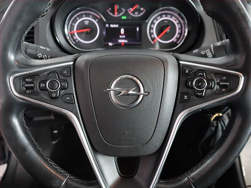 Opel Insignia (2017) 1.6 CDTI, Navi, Xenony - fotka 17 z 25