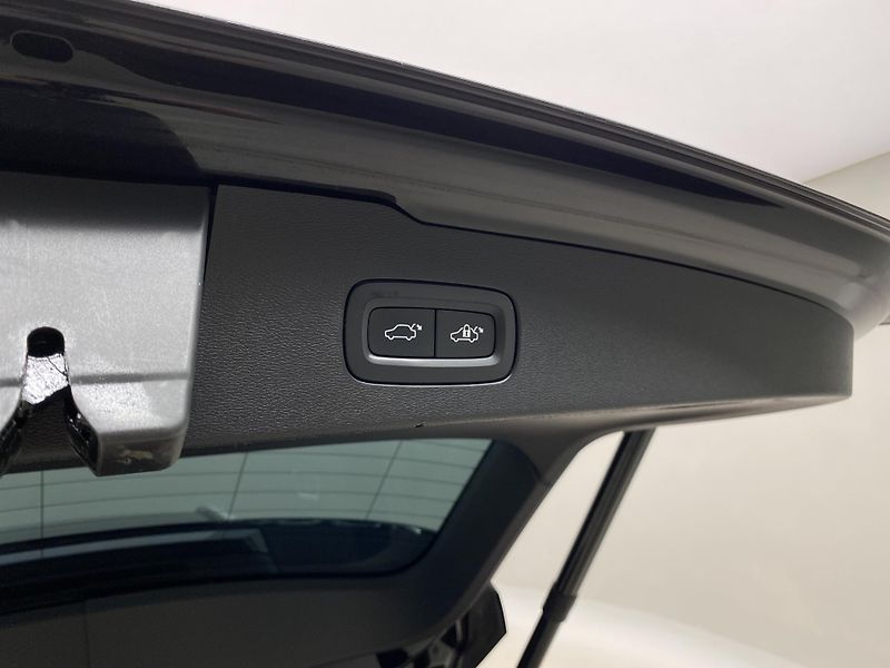 Volvo V60 D4 AWD INSCRIPTION REZERVACE - fotka 31 z 46
