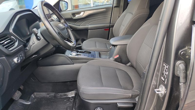 Ford Kuga (2022) 1,5 EBlue 88kWTitanium,Aut.8st - fotka 25 z 32