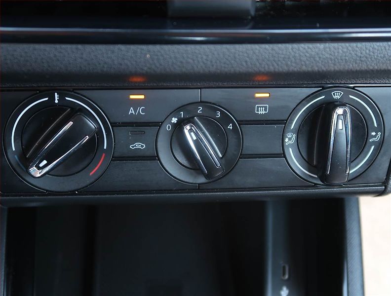 Škoda Kamiq (2023) Ambition 1.0 TSI, Serv.kniha - fotka 17 z 23