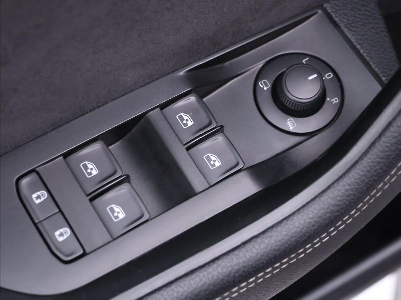 Škoda Superb 2,0 TDI DSG 4x4 Sportline DPH - fotka 15 z 36