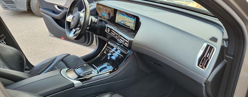Mercedes-Benz EQC (2022) 400 4M AMG SOH 94,5% 85kWh - fotka 24 z 50