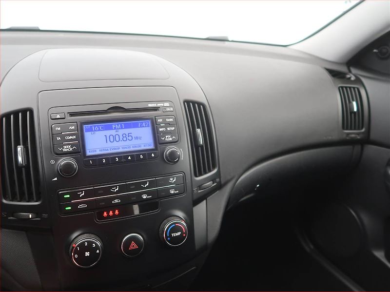 Hyundai i30 (2010) 1.4 CVVT, nová STK, zamluveno - fotka 10 z 13