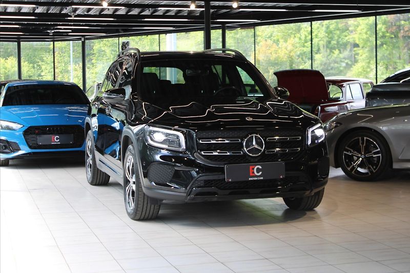 Mercedes-Benz GLB 220d 4MATIC MBEAM/Pano/Night/M - fotka 28 z 29