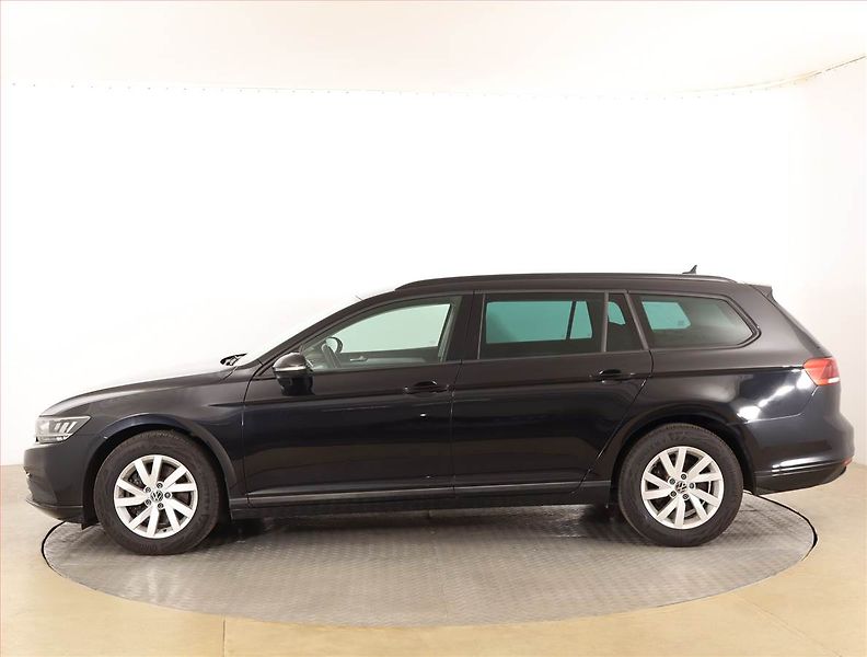 Volkswagen Passat (2021) Elegance 2.0 TDI, Automat - fotka 3 z 19
