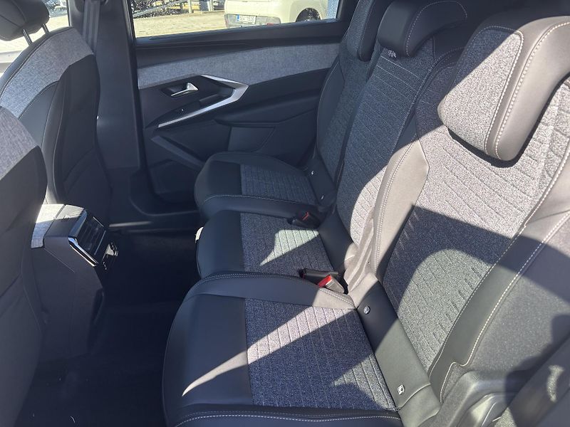Peugeot 5008 (2026) ALLURE Hybrid 145 e-DCS6 - fotka 23 z 25