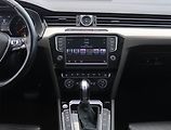 Volkswagen Passat (2016) 2.0 TDI, Automat, Serv.kniha - náhled 12
