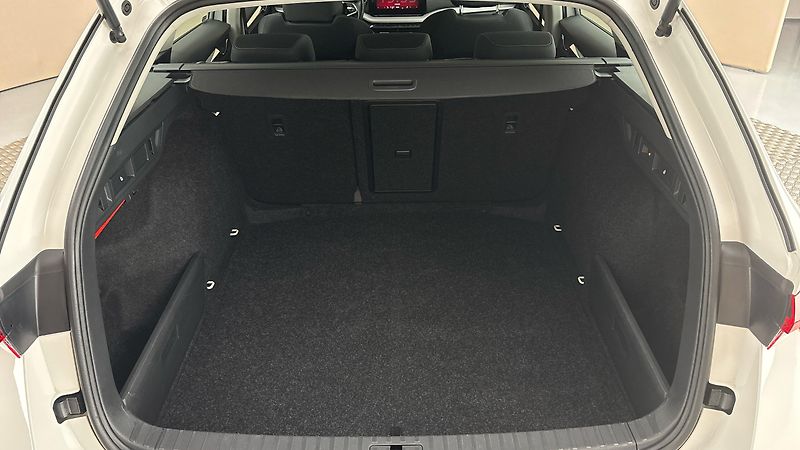 Škoda Octavia 2.0 TDI DSG Style Combi - fotka 17 z 26