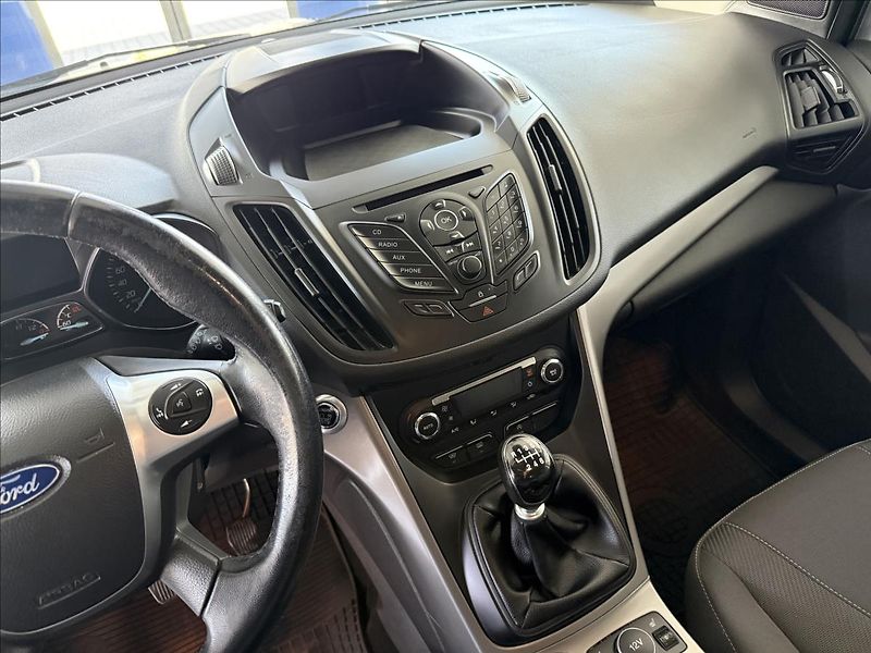 Ford Kuga 2,0   1.MAJ,4X4,SERVISKA,ČR,TA - fotka 13 z 23