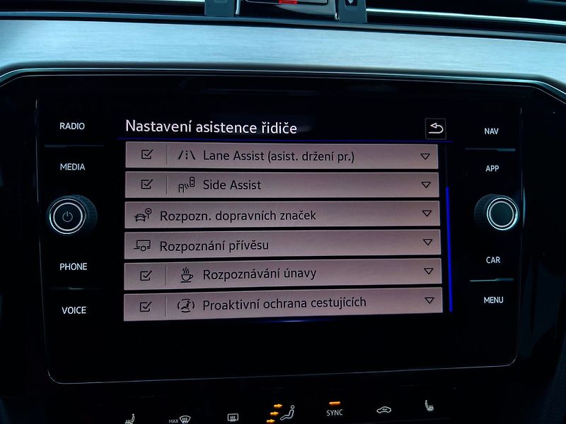 Volkswagen Passat (2020) 2.0 TDI-DSG-ELEGANCE - fotka 40 z 49