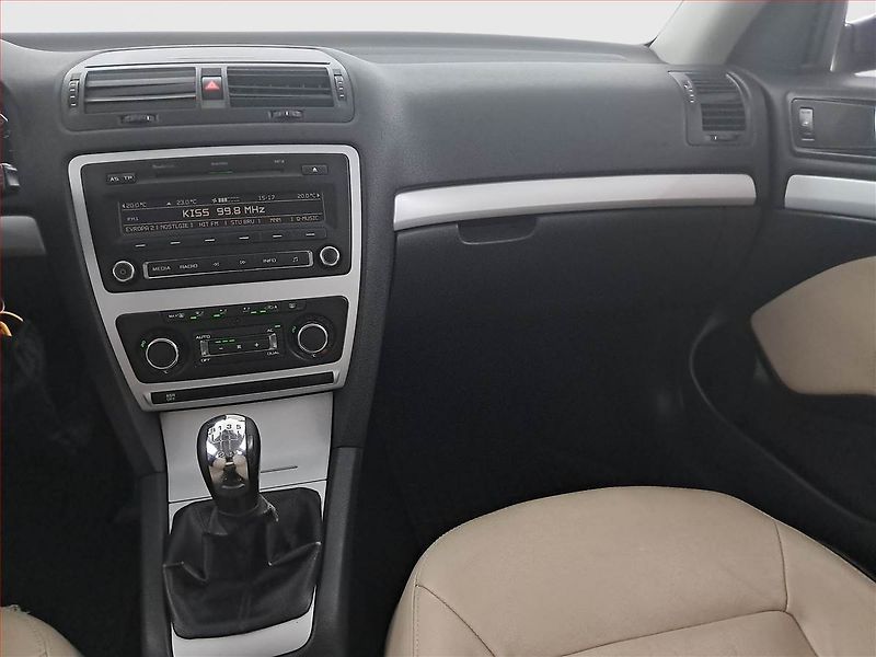 Škoda Octavia (2010) 1.6 TDI, dobrý stav - fotka 8 z 15