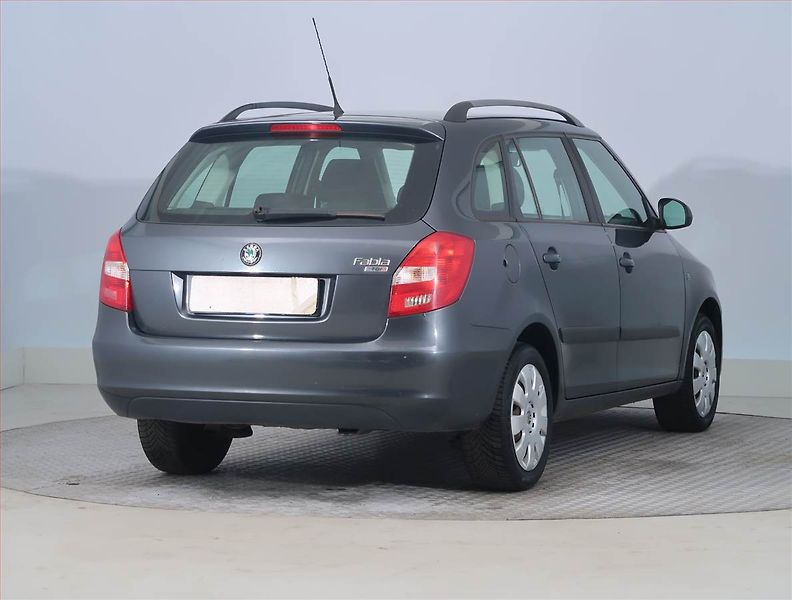Škoda Fabia (2011) 1.6 TDI, po STK, jezdí dobře - fotka 5 z 14