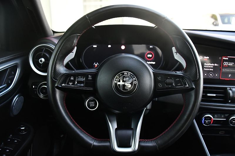Alfa Romeo Giulia 2.0T 16V 206kW COMPETIZIONE 1M - fotka 22 z 43