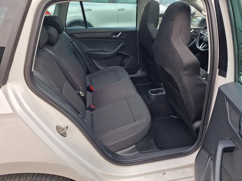 Škoda Rapid 1,2TSI 77KW STYLE+ PANORAMA - fotka 10 z 19