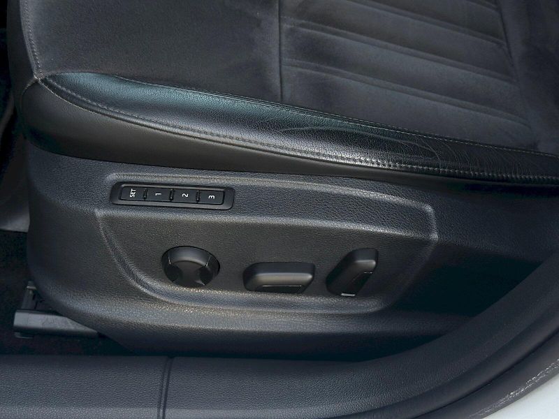 Škoda Octavia (2019) Combi 2.0 Tdi 135 kW DSG 4x4 L - fotka 7 z 27
