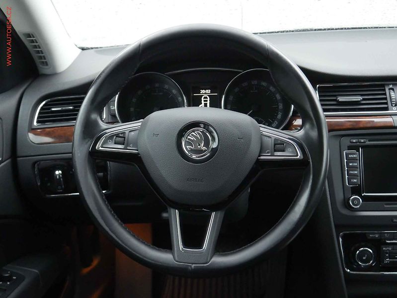 Škoda Superb (2014) 2.0 TDi 4x4, DSG, panor, navi - fotka 15 z 19