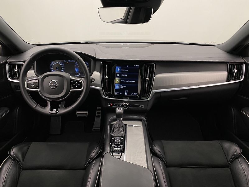 Volvo V90 D4 R-DESIGN AUT  - fotka 2 z 48