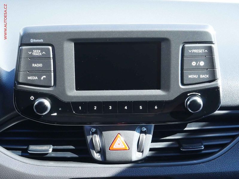 Hyundai i30 (2019) 1.4 T-GDI, ČR, AC, temp - fotka 11 z 14