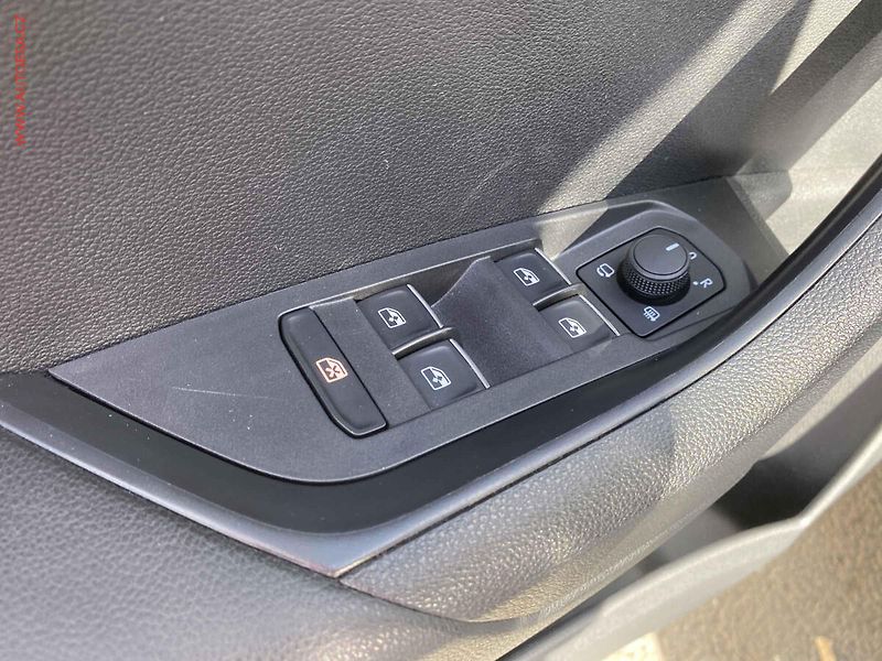 Škoda Karoq (2018) 1.0 TSi, Style, DSG, LED - fotka 13 z 20