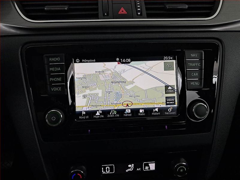 Škoda Rapid (2017) 1.0 TSI, Navi, Bi-Xenony - fotka 13 z 20