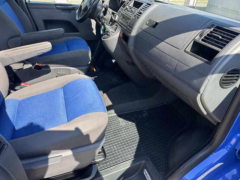 Volkswagen Caravelle (2005) 2.5 TDI 128kw 4x4 8 míst - fotka 12 z 16