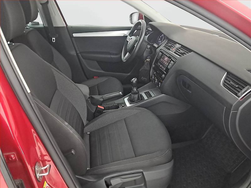 Škoda Octavia (2019) Ambition 1.5 TSI, Serv.kniha - fotka 9 z 17